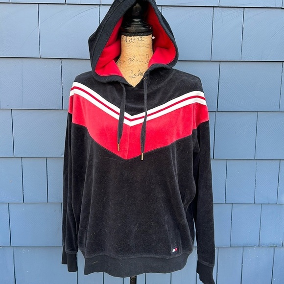 Tommy Hilfiger Tops - 🖤♥️🖤Tommy Hilfiger Large pullover vintage style sweatshirt hoodie L black red